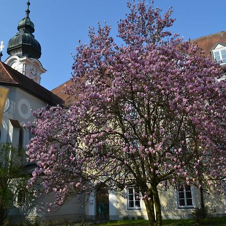Haus Der Begegnung Heilig Geist Hotel Burghausen Eksteriør billede