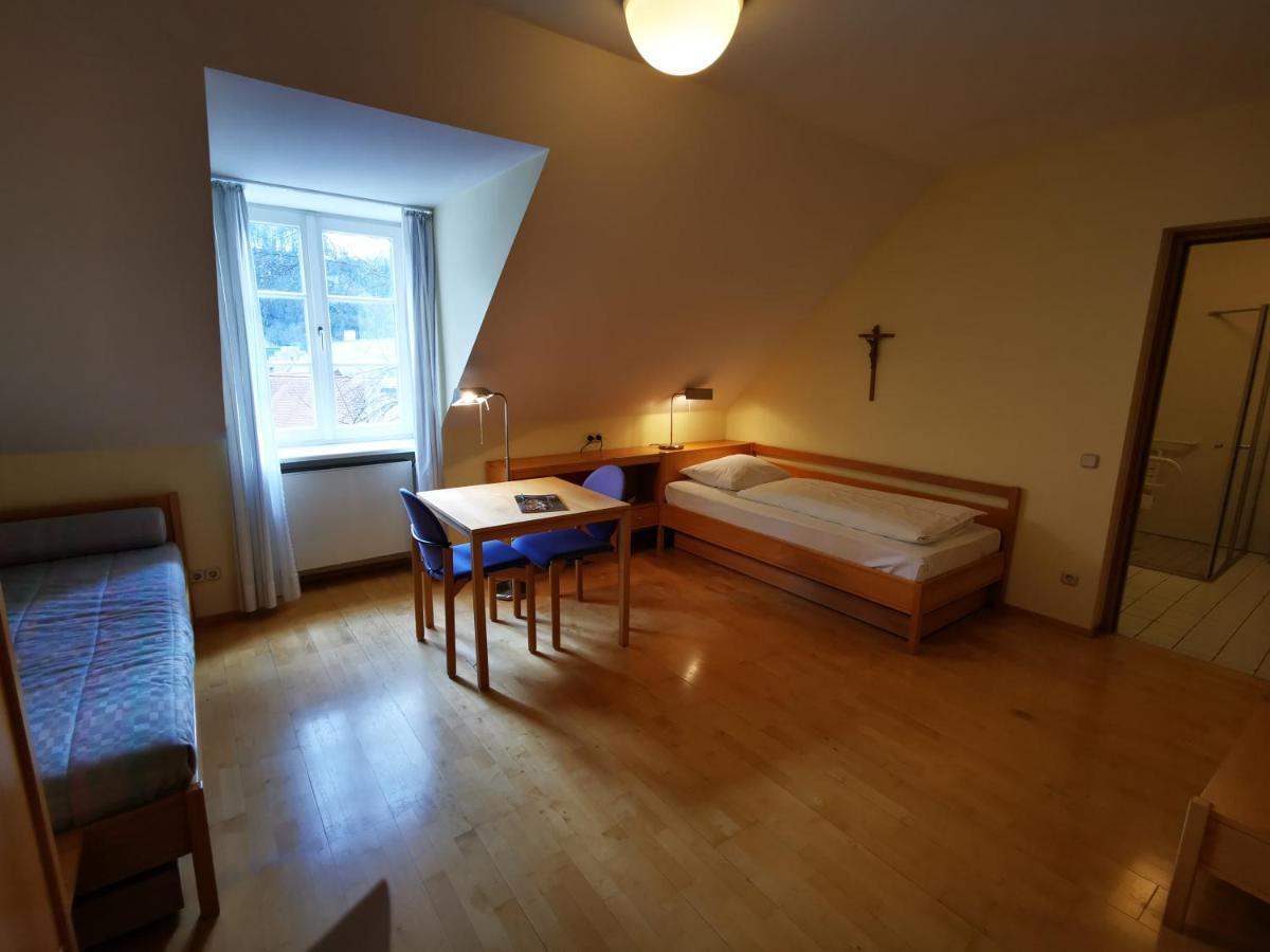 Haus Der Begegnung Heilig Geist Hotel Burghausen Eksteriør billede